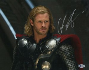 CHRIS HEMSWORTH THOR SIGNED 11X14 PHOTO THE AVENGERS AUTOGRAPH BECKETT COA N  COLLECTIBLE MEMORABILIA