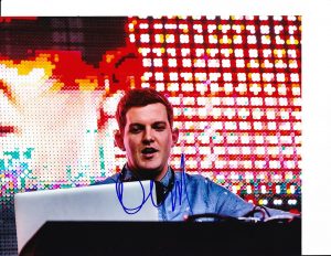 DILLON FRANCIS SIGNED DROPPING THAT BEAT 8X10  COLLECTIBLE MEMORABILIA
