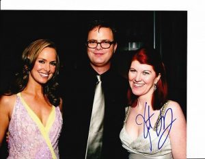 THE OFFICE KATE FLANNERY SIGNED POSED 8X10  COLLECTIBLE MEMORABILIA