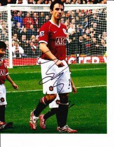 MANCHESTER UNITED GARY NEVILLE SIGNED WALK OFF 8X10  COLLECTIBLE MEMORABILIA