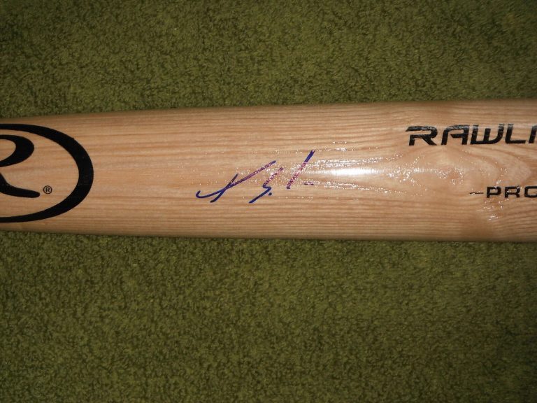 CHICAGO CUBS JORGE SOLER SIGNED 34IN BIG STICK BAT  COLLECTIBLE MEMORABILIA