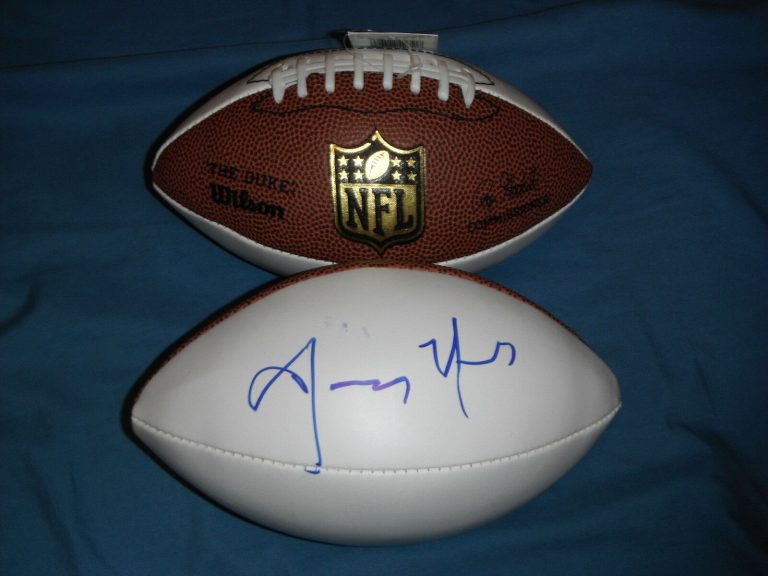 DENNIS QUAID SIGNED WILSON 9INCH WHITE LEATHER PANEL FOOTBALL ANY GIVEN SUNDAY  COLLECTIBLE MEMORABILIA