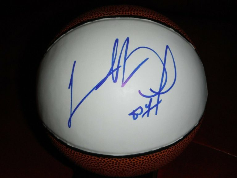 NEW YORK KNICKS CHARLES OAKLEY SIGNED MINI WHITE LEATHER BALL  COLLECTIBLE MEMORABILIA