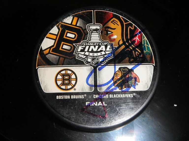CHICAGO BLACKHAWKS MICHAEL FROLIK SIGNED 2013 STANLEY CUP HOCKEY PUCK  COLLECTIBLE MEMORABILIA