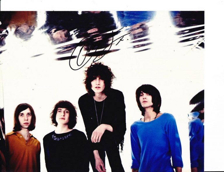 THE TEMPLES JAMES BAGSHAW SIGNED COOL GROUP POSE 8X10  COLLECTIBLE MEMORABILIA
