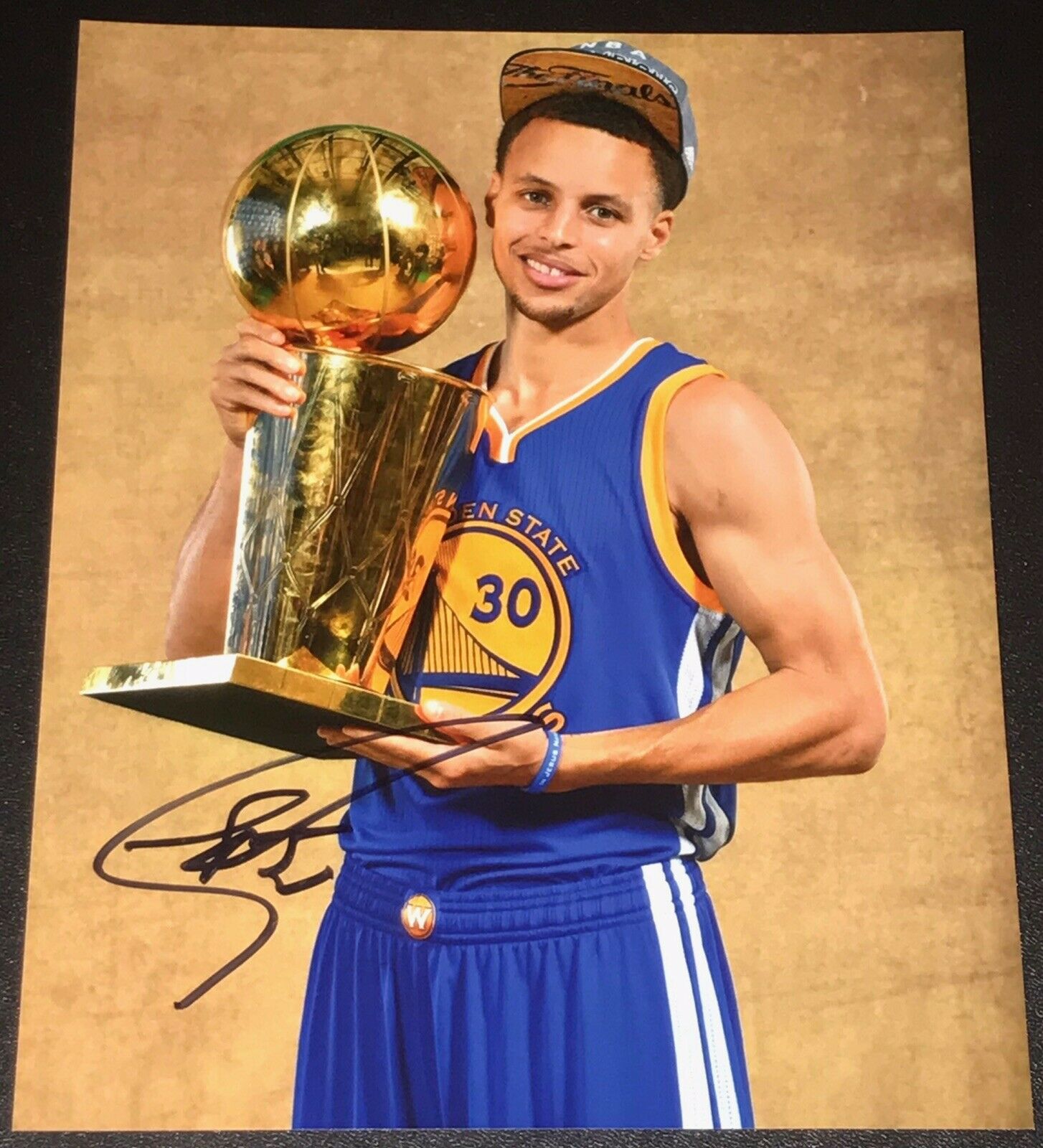 STEPH CURRY SIGNED AUTOGRAPH NBA WARRIORS CHAMPION TROPHY POSE 8x10 ...