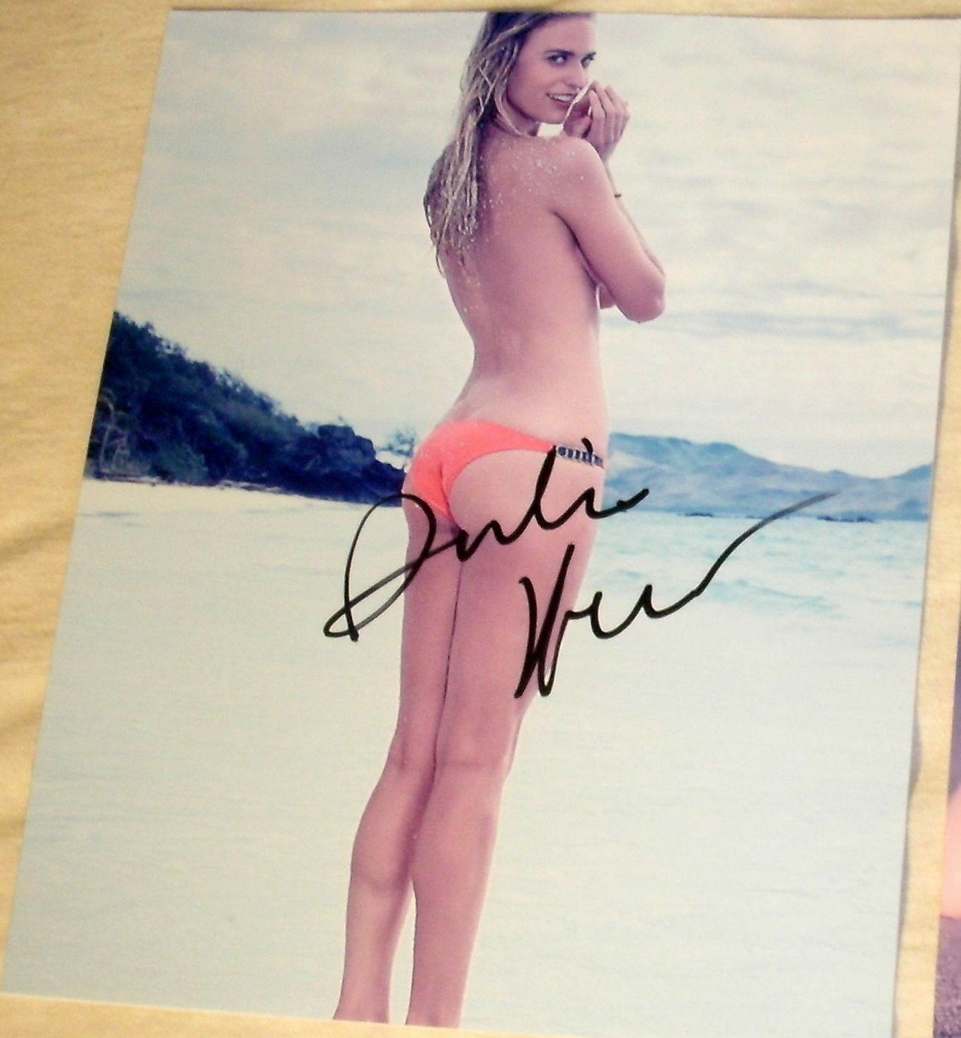 Julie Henderson Signed Autograph Si Swimsuit Long Wet Sexy Legs Naked