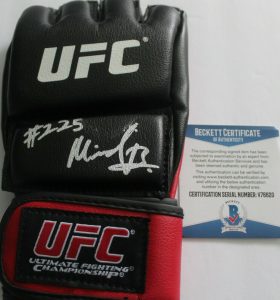 MIRSAD BEKTIC SIGNED UFC TRAINING GLOVE W/BECKETT COA MMA CHAMPION V76620  COLLECTIBLE MEMORABILIA