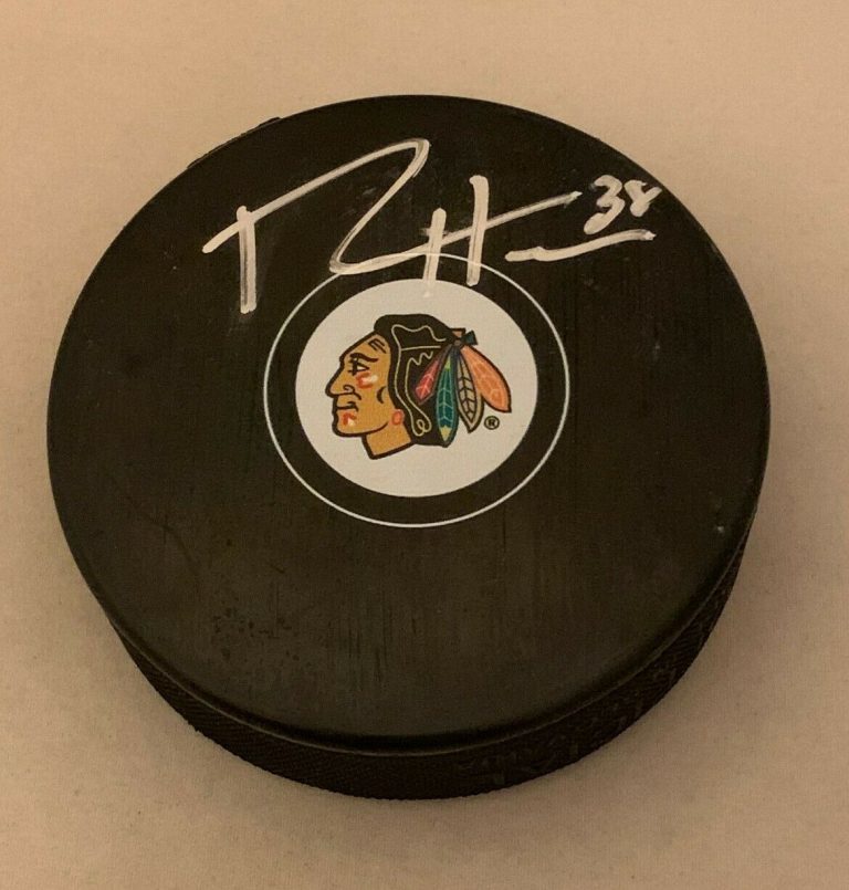 RYAN HARTMAN SIGNED CHICAGO BLACKHAWKS PUCK AUTOGRAPHED HAWKS  COLLECTIBLE MEMORABILIA