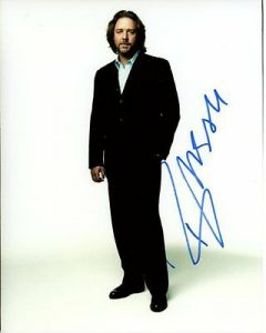 RUSSELL CROWE SIGNED AUTOGRAPHED PHOTO  COLLECTIBLE MEMORABILIA