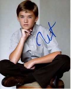 HALEY JOEL OSMENT SIGNED AUTOGRAPHED PHOTO  COLLECTIBLE MEMORABILIA