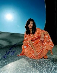 COURTENEY COX SIGNED PHOTO W/ HOLOGRAM COA FRIENDS  COLLECTIBLE MEMORABILIA