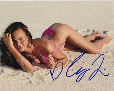 CHRISSY TEIGEN SIGNED SEXY BIKINI HOLOGRAM COA LIP SYNC BATTLE  COLLECTIBLE MEMORABILIA