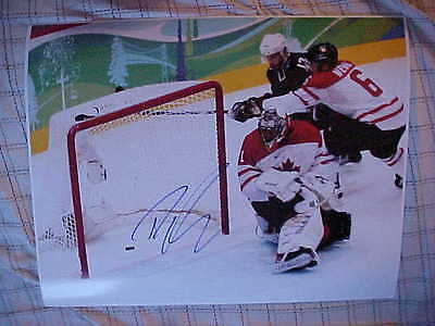 VANCOUVER CANUCKS RYAN KESLER SIGNED TEAM USA GOAL 16X20  COLLECTIBLE MEMORABILIA