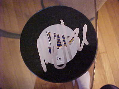 ST. LOUIS BLUES MATT D’AGOSTINI SIGNED PUCK  COLLECTIBLE MEMORABILIA