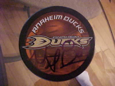 ANAHEIM DUCKS NICK BONINO SIGNED PUCK Collectible Memorabilia