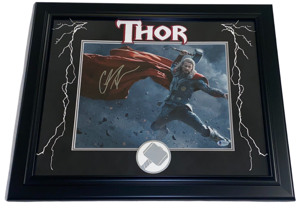 CHRIS HEMSWORTH THOR SIGNED 11X14 FRAMED PHOTO THE AVENGERS MARVEL BECKETT COA Collectible Memorabilia