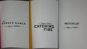 SUZANNE COLLINS THE HUNGER GAMES SIGNED COMPLETE SET CATCHING FIRE EXACT PROOF  COLLECTIBLE MEMORABILIA
