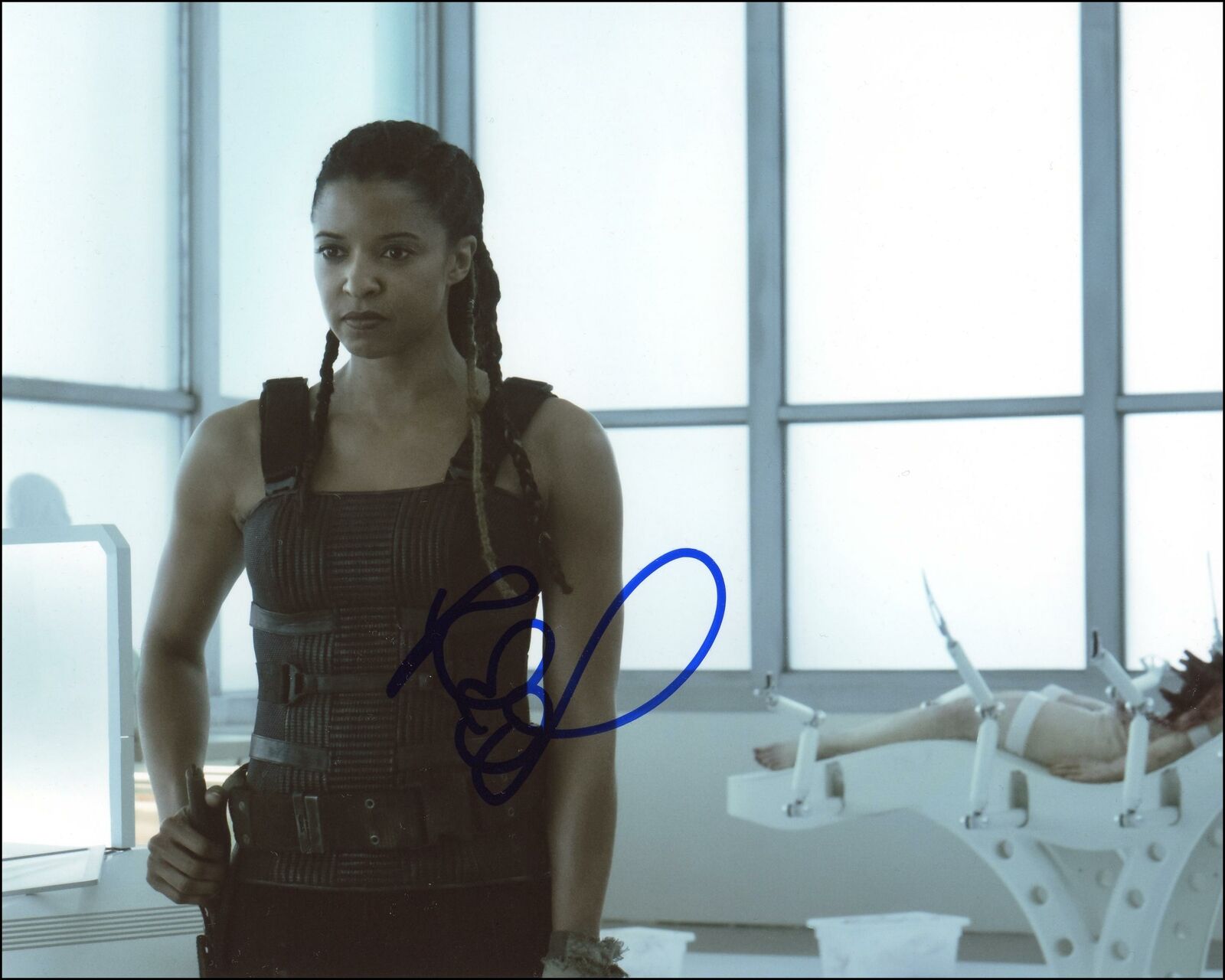 Renee Elise Goldsberry Altered Carbon Autograph Signed 8x10 Photo B Collectible Memorabilia 