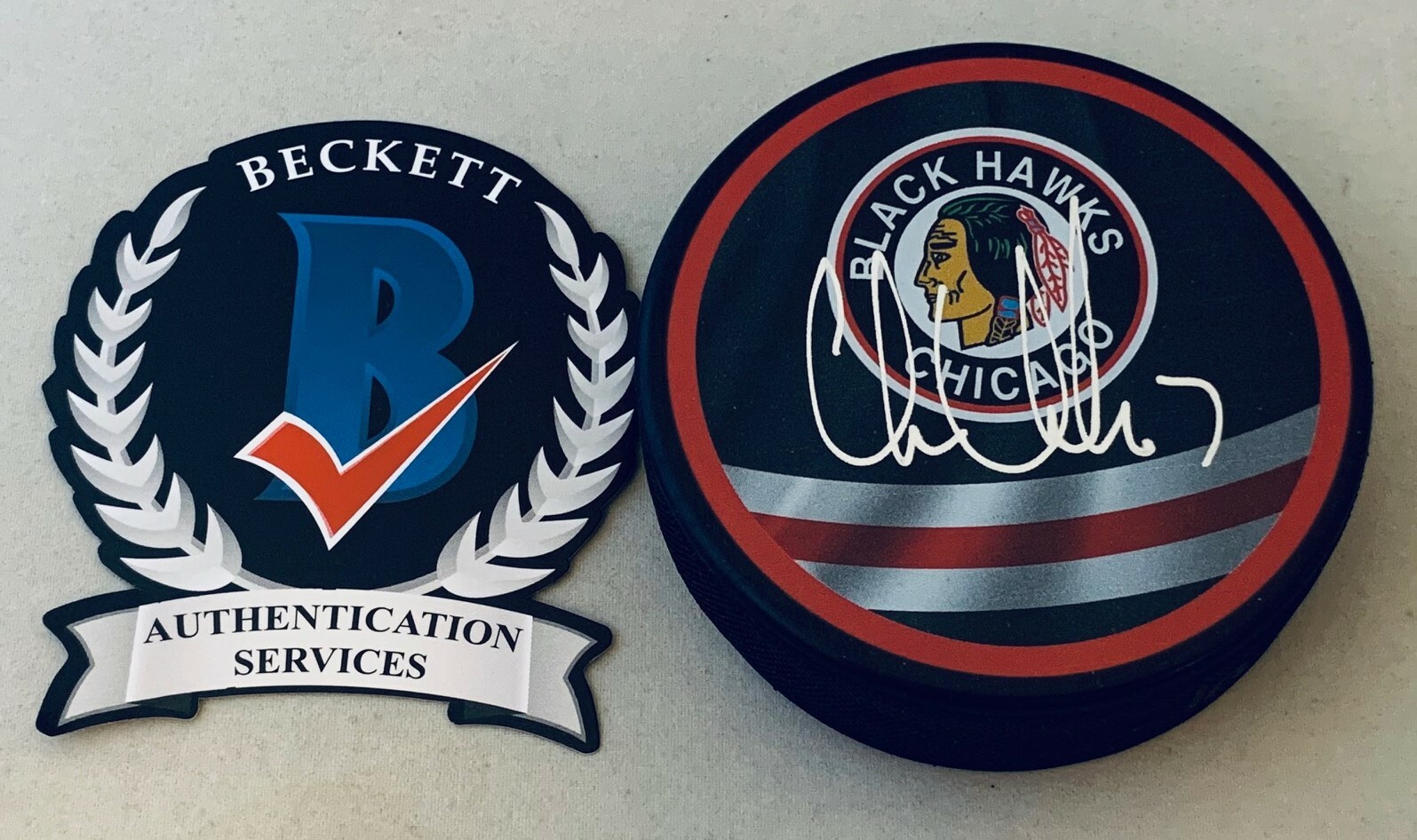 NEW LISTINGChris Chelios signed Chicago Blackhawks Reverse Retro Puck Beckett Witnessed