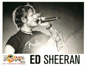 ED SHEERAN SIGNED AUTOGRAPH 8X10 PHOTO – PLUS DIVIDE STUD, SHAPE OF YOU SINGER COLLECTIBLE MEMORABILIA