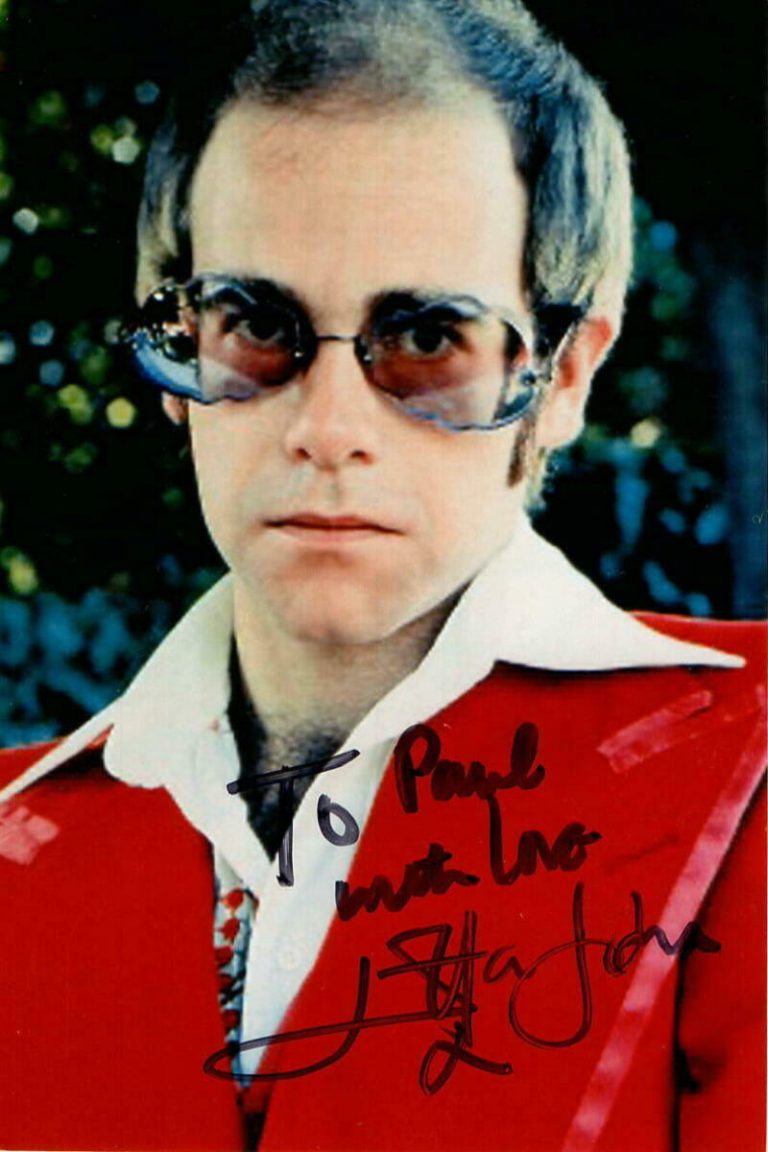ELTON JOHN SIGNED AUTOGRAPH 4X6 PHOTO – GOODBYE YELLOW BRICK ROAD SUPERSTAR REAL COLLECTIBLE MEMORABILIA