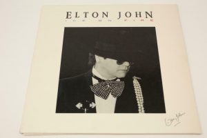 ELTON JOHN SIGNED AUTOGRAPH ALBUM VINYL RECORD – ICE ON FIRE, VINTAGE SIGNATURE! COLLECTIBLE MEMORABILIA