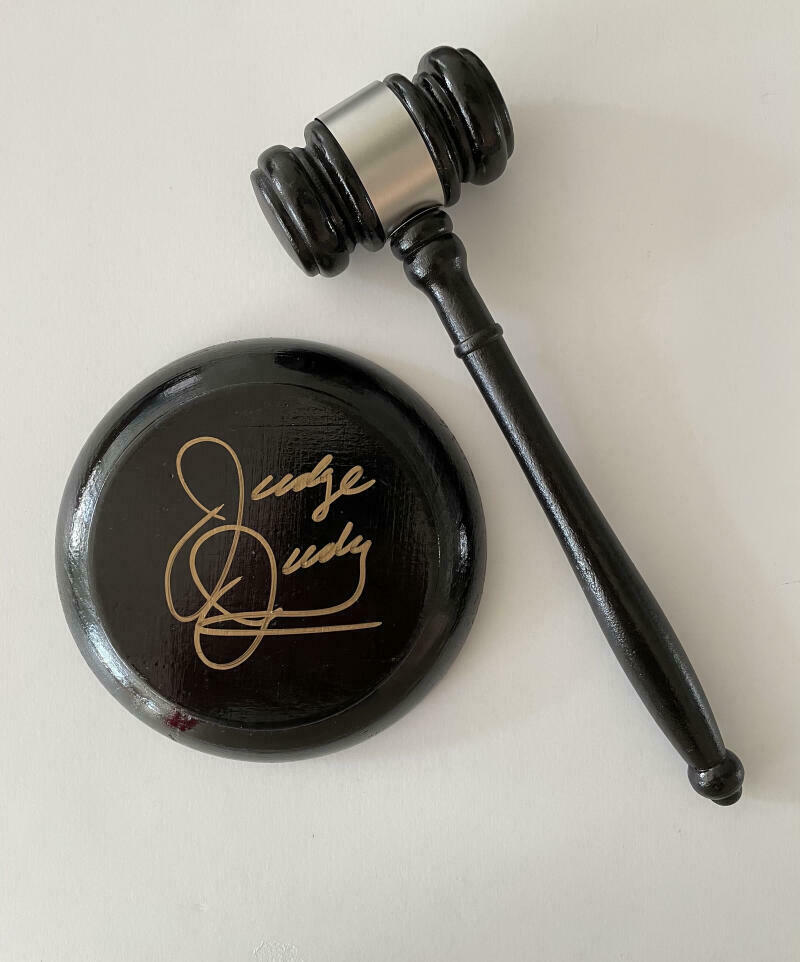JUDGE JUDY SHEINDLIN SIGNED AUTOGRAPH GAVEL SET JUDY JUSTICE, VERY RARE! Autographia