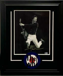 PETE TOWNSHEND SIGNED 11X14 PHOTO CUSTOM FRAME THE WHO AUTHENTIC AUTOGRAPH BAS COLLECTIBLE MEMORABILIA