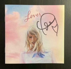 TAYLOR SWIFT SIGNED AUTOGRAPH LOVER CD BOOKLET – 1989, RED, FOLKLORE, VERY RARE COLLECTIBLE MEMORABILIA