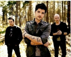 THE SCRIPT AUTOGRAPHED SIGNED GROUP PHOTOGRAPH – TO PATRICK COLLECTIBLE MEMORABILIA