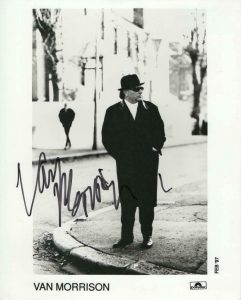VAN MORRISON SIGNED AUTOGRAPH 8X10 PHOTO – MOONDANCE, ASTRAL WEEKS LEGEND ACOA COLLECTIBLE MEMORABILIA