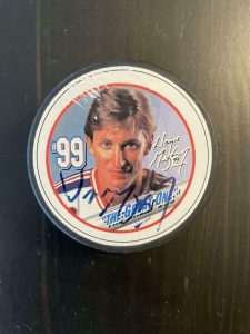 WAYNE GRETZKY SIGNED AUTOGRAPH LE HOCKEY PUCK – THE GREAT ONE, NY RANGERS, RARE! COLLECTIBLE MEMORABILIA
