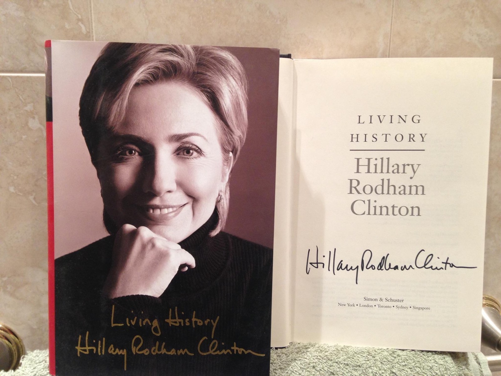 HILLARY CLINTON SIGNED AUTOGRAPH BOOK LIVING HISTORY HARDCOVER COA AUTO RARE