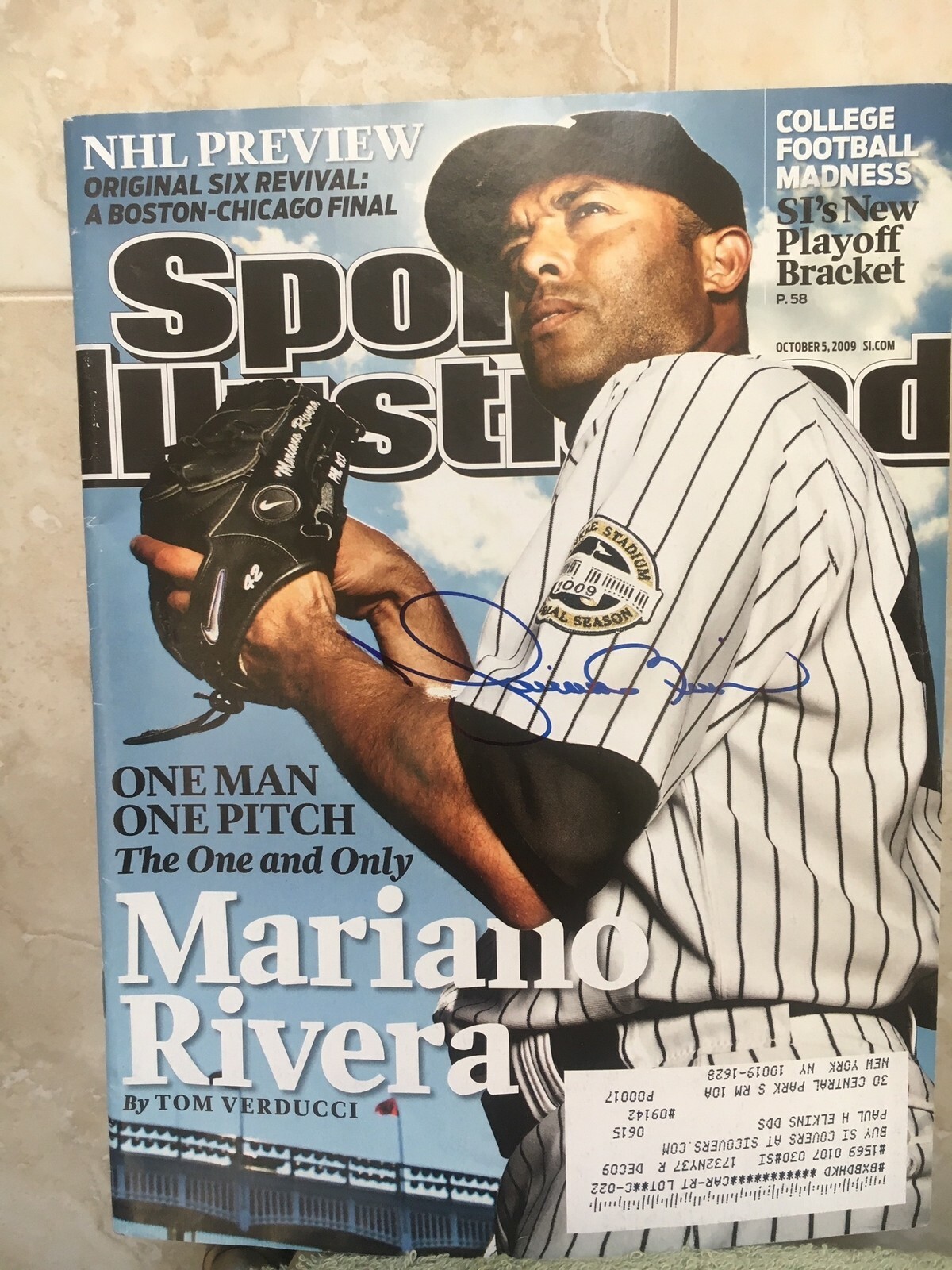 MARIANO RIVERA SIGNED AUTOGRAPH SPORTS ILLUSTRATED NEW YORK YANKEES HALL OF FAME