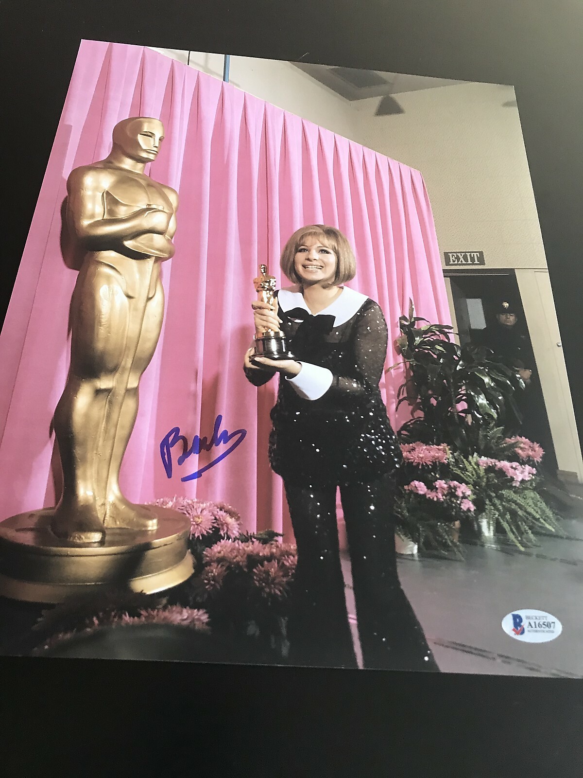BARBRA STREISAND SIGNED AUTOGRAPH 11x14 PHOTO OSCAR TROPHY BECKETT BAS AUTO D