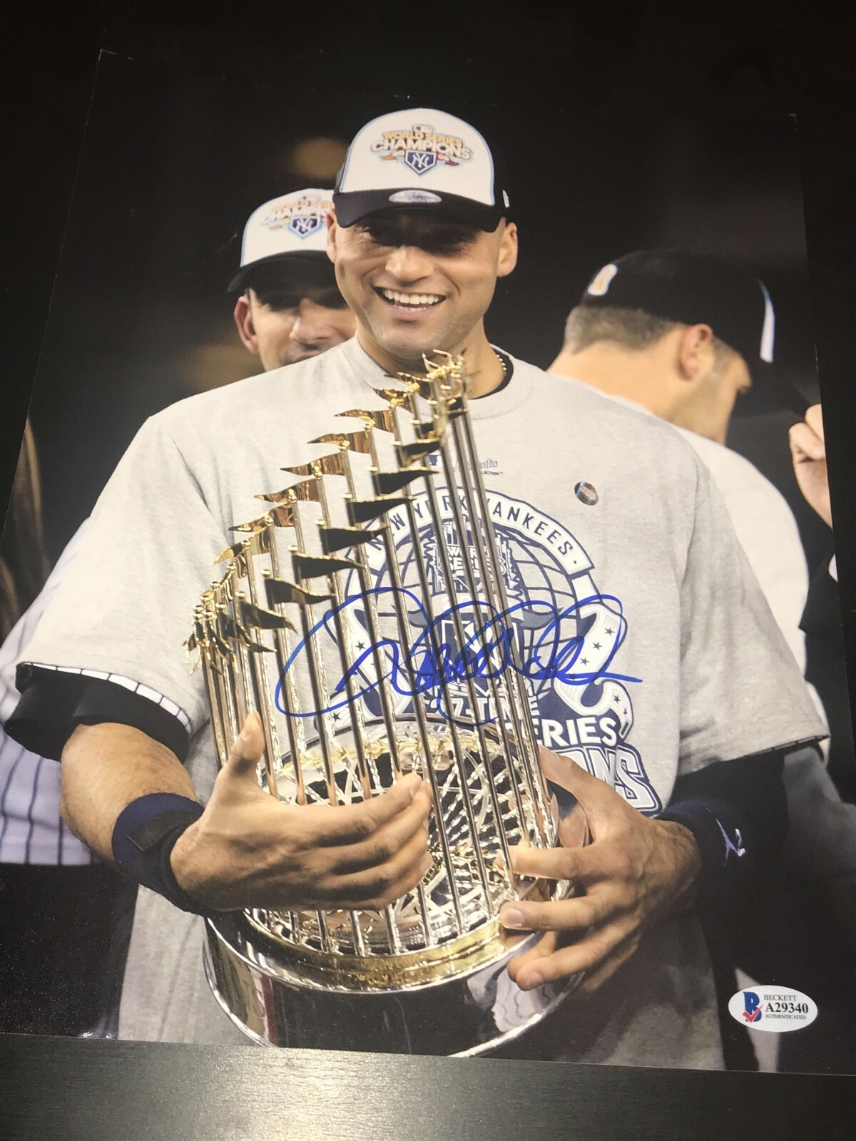 DEREK JETER SIGNED AUTOGRAPH 11x14 PHOTO NEW YORK YANKEES WORLD SERIES BECKETT D