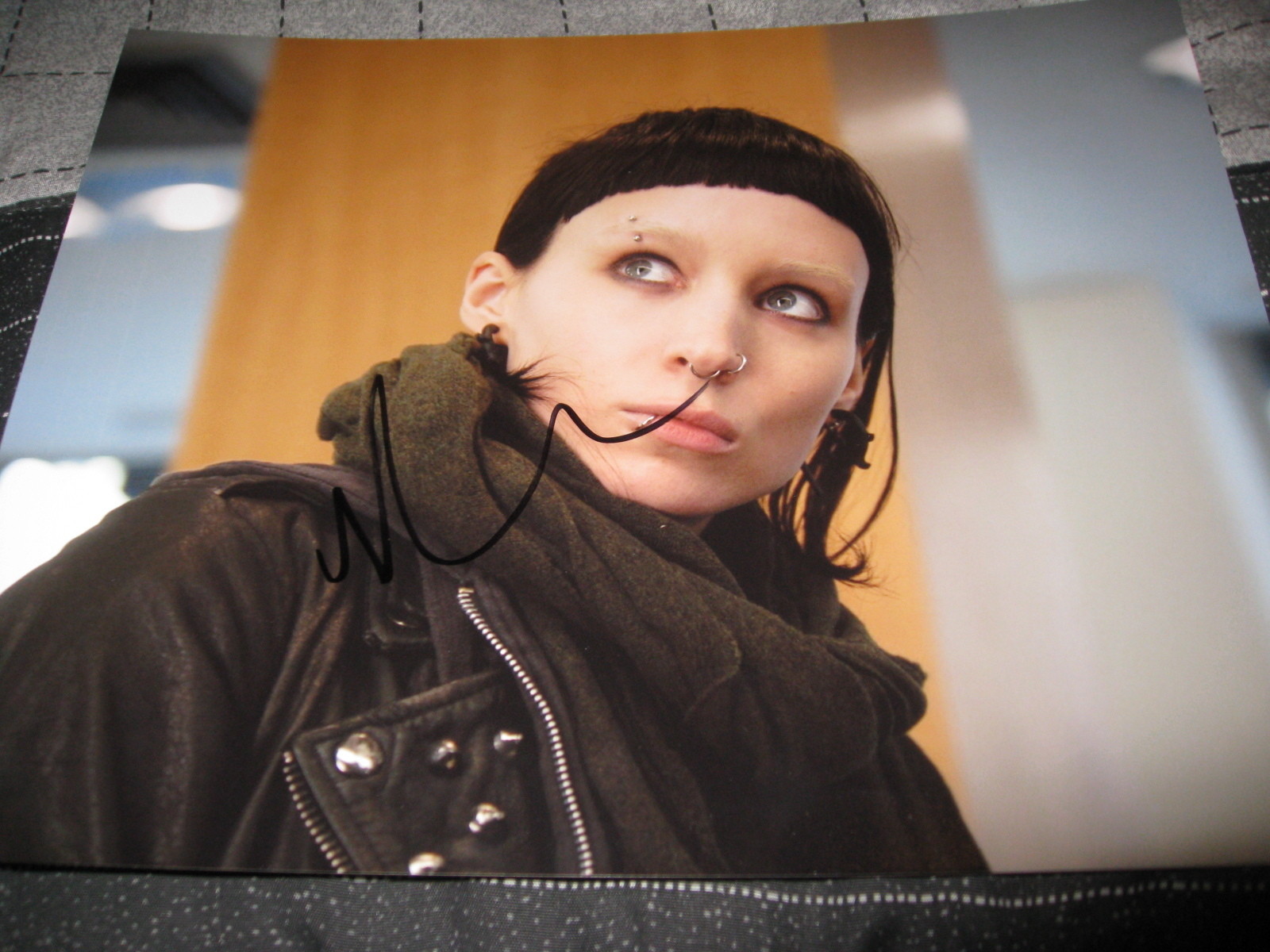 ROONEY MARA SIGNED AUTOGRAPH GIRL WITH THE DRAGON TATTOO IN PERSON COA RARE B