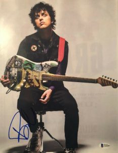 BILLIE JOE ARMSTRONG SIGNED AUTOGRAPHED 11×14 PHOTO GREEN DAY BECKETT BAS COLLECTIBLE MEMORABILIA