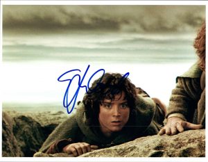 ELIJAH WOOD SIGNED AUTOGRAPHED 8×10 PHOTO LORD OF THE RINGS THE HOBBIT COA VD COLLECTIBLE MEMORABILIA
