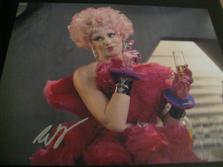ELIZABETH BANKS SIGNED AUTOGRAPH 8×10 CATCHING FIRE HUNGER GAMES PROMO COA AUTO COLLECTIBLE MEMORABILIA