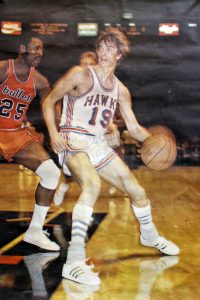 HAWKS “PISTOL” PETE MARAVICH AUTHENTIC SIGNED 20×30 POSTER PSA/DNA & JSA LOA COLLECTIBLE MEMORABILIA