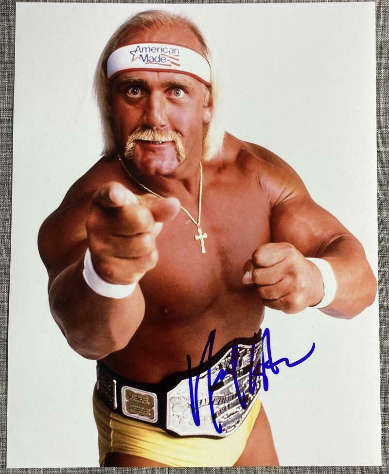 HULK HOGAN SIGNED 11X14 PHOTO - WWE WRESTLING LEGEND RARE COA D - Autographia