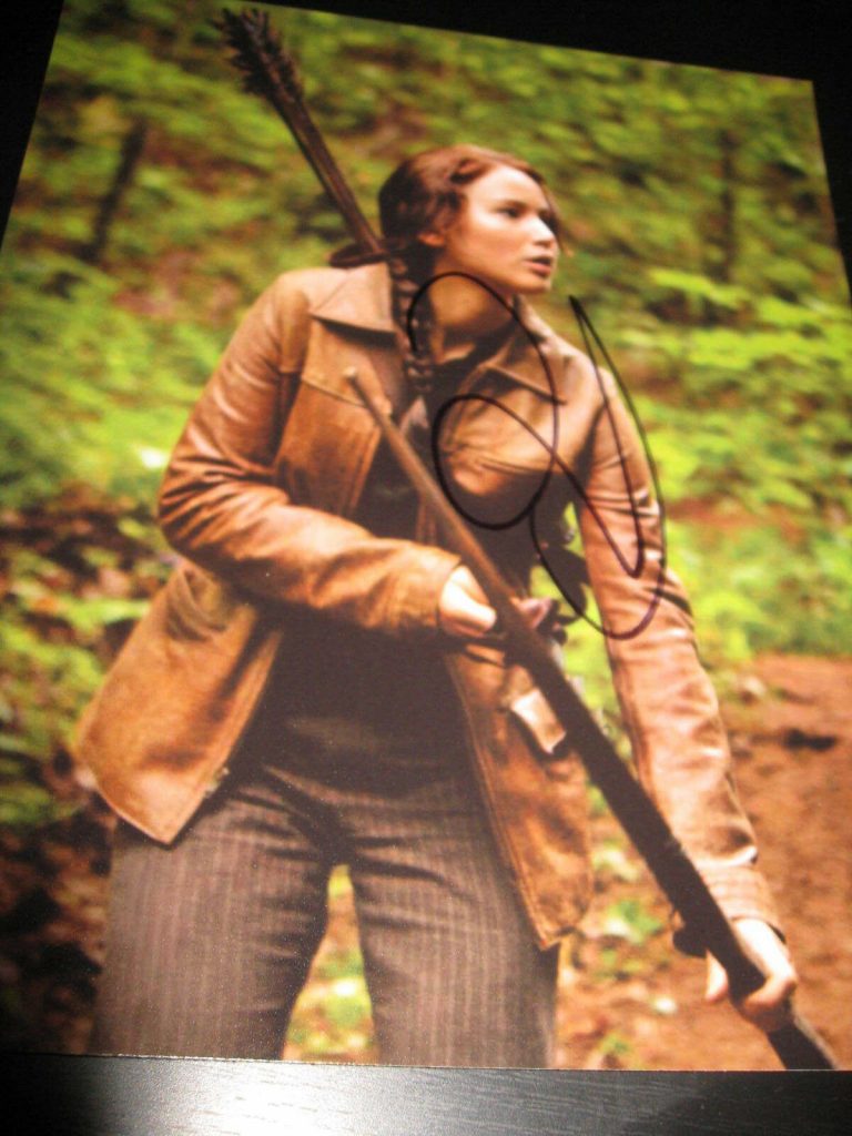 JENNIFER LAWRENCE SIGNED AUTOGRAPH 8×10 HUNGER GAMES CATCHING FIRE PROMO PROOF Y COLLECTIBLE MEMORABILIA