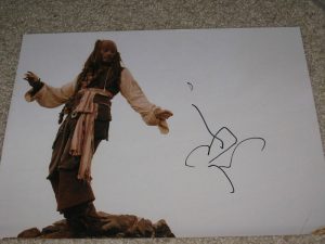 JOHNNY DEPP SIGNED 11×14 PIRATES OF THE CARIBBEAN HOT A COLLECTIBLE MEMORABILIA