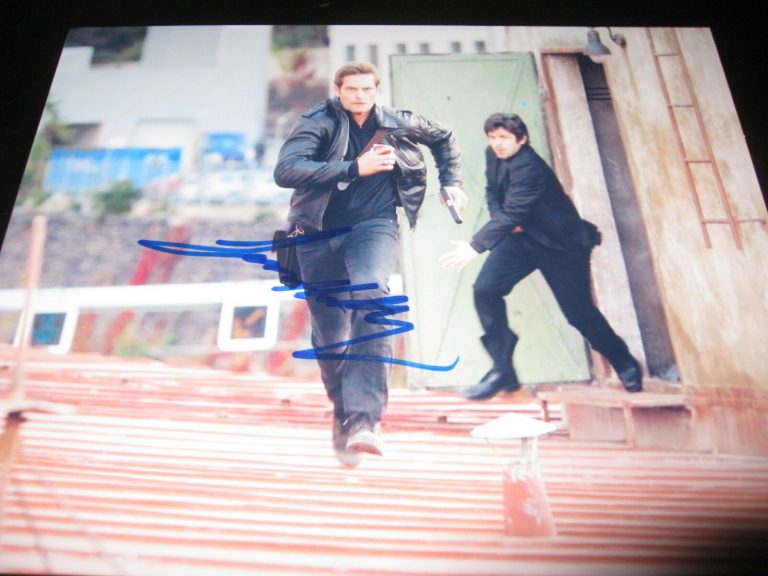 JOSH HOLLOWAY SIGNED AUTOGRAPH 8×10 MISSION IMPOSSIBLE GHOST PROTOCOL PROMO D COLLECTIBLE MEMORABILIA