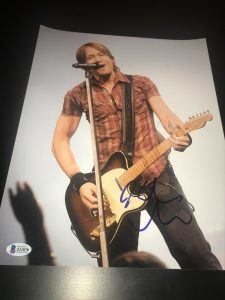 KEITH URBAN SIGNED AUTOGRAPH 11×14 PHOTO CONCERT SHOT GUITAR NASHVILLE BECKETT COLLECTIBLE MEMORABILIA