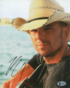 KENNY CHESNEY SIGNED AUTOGRAPH 8X10 PHOTO – COUNTRY MUSIC SUPERSTAR, BECKETT COLLECTIBLE MEMORABILIA