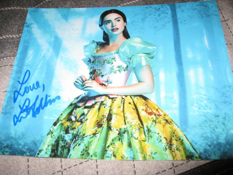 LILY COLLINS SIGNED AUTOGRAPH 8×10 MIRROR MIRROR BLINDSIDE COA IN PERSON PROOF H COLLECTIBLE MEMORABILIA