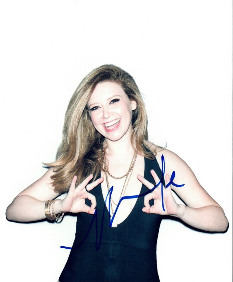 Natasha Lyonne Signed Autographed 8x10 Photo Hot Sexy Bathing Suit Pose ...